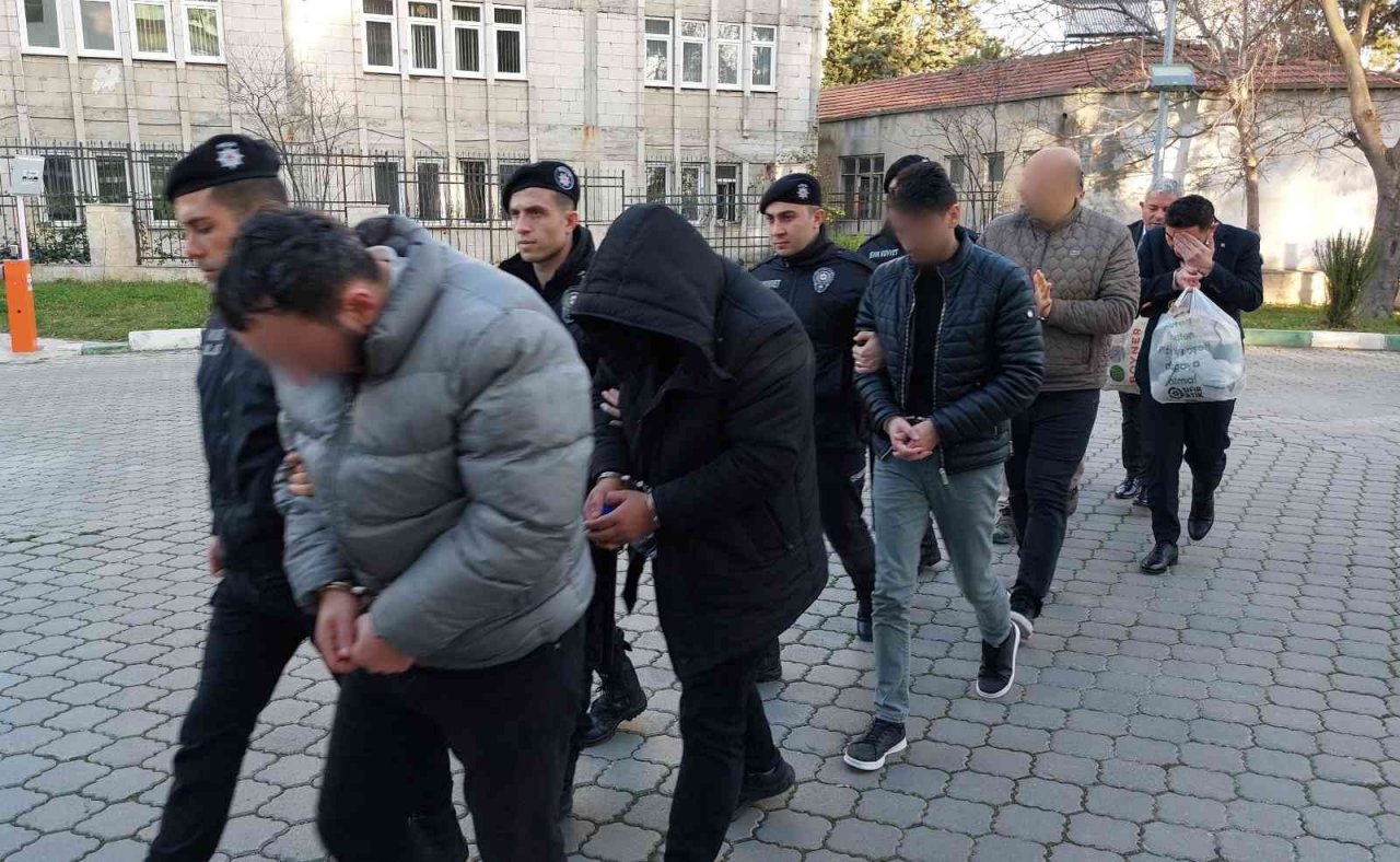 Tapuda rüşvet operasyonunda 13 kişi adliyeye sevk edildi