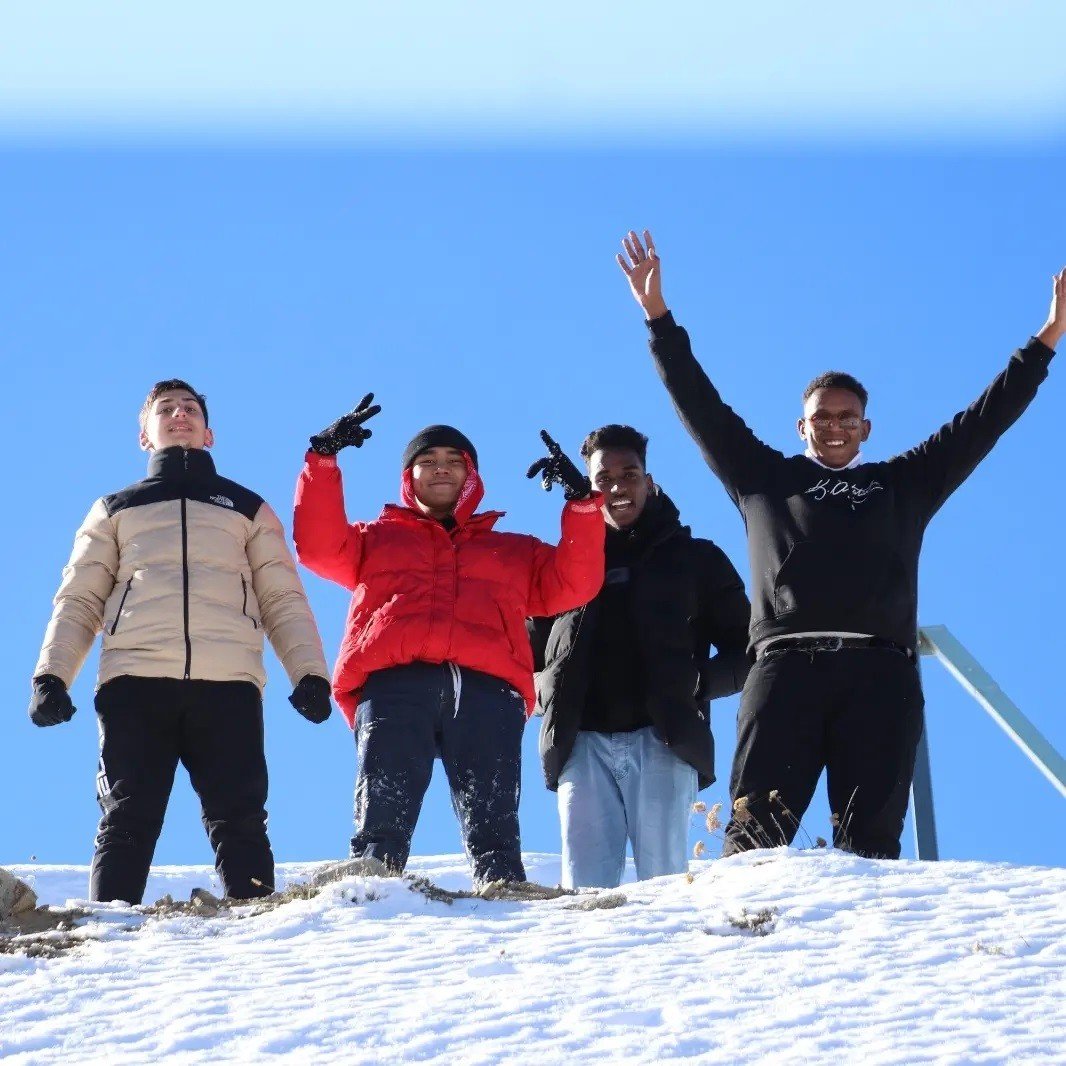 Karla ilk kez tanıştılar, mutlulukları yüzlerine böyle yansıdı