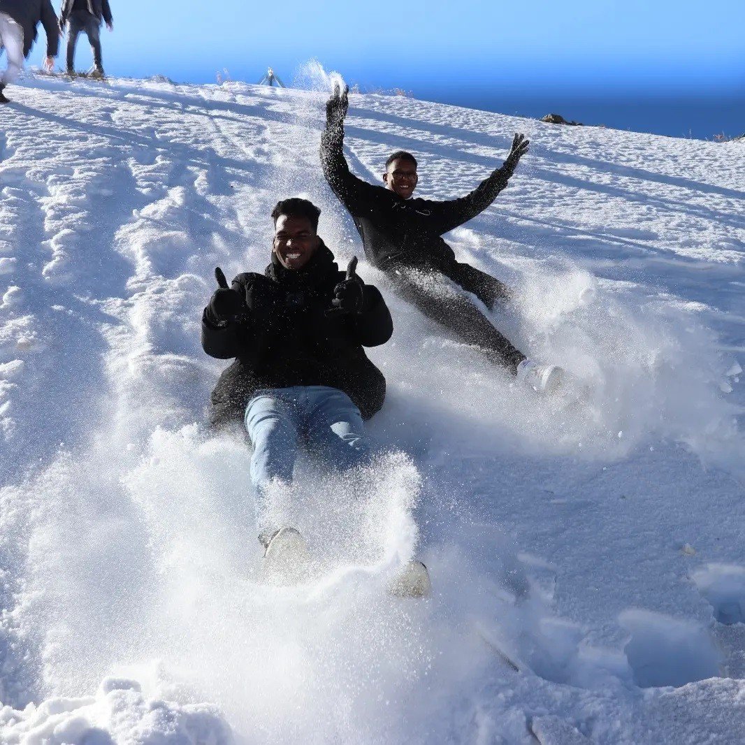 Karla ilk kez tanıştılar, mutlulukları yüzlerine böyle yansıdı