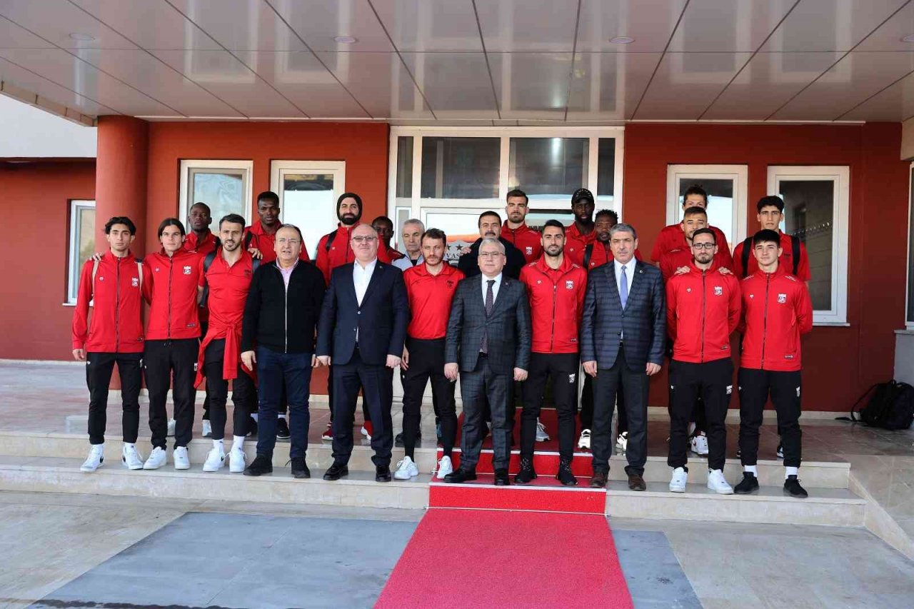 Sivasspor kafilesi 8 eksikle Gaziantep’e gitti