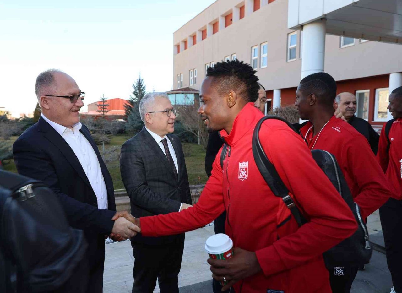 Sivasspor kafilesi 8 eksikle Gaziantep’e gitti