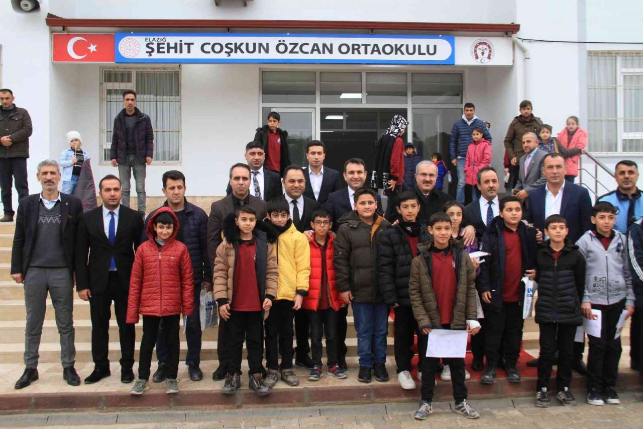 Elazığ’da 129 bin öğrenci karne heyecanı yaşadı