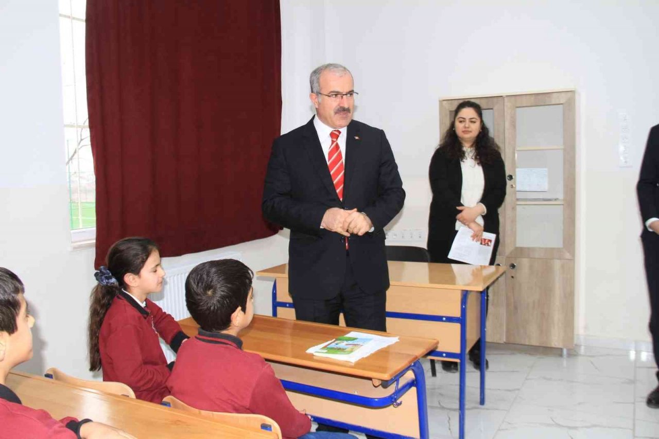 Elazığ’da 129 bin öğrenci karne heyecanı yaşadı