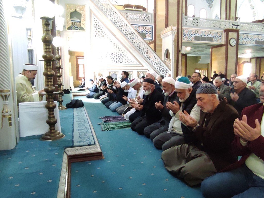 Adana’da eller semaya açıldı, yağmur için dua edildi