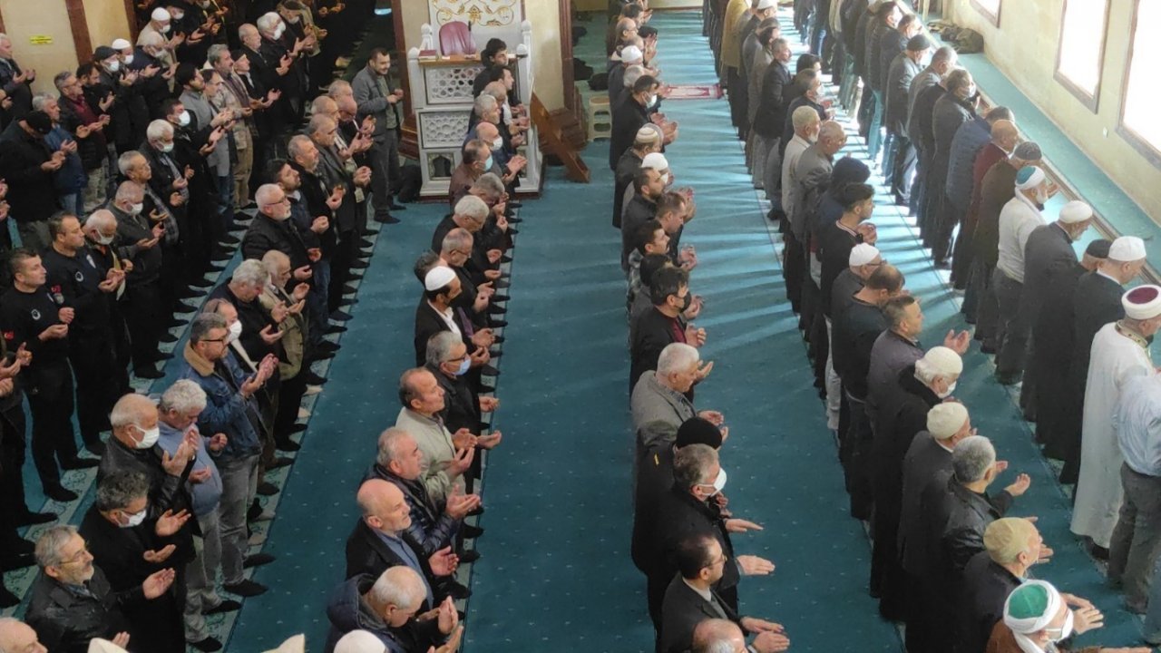 Adana’da eller semaya açıldı, yağmur için dua edildi