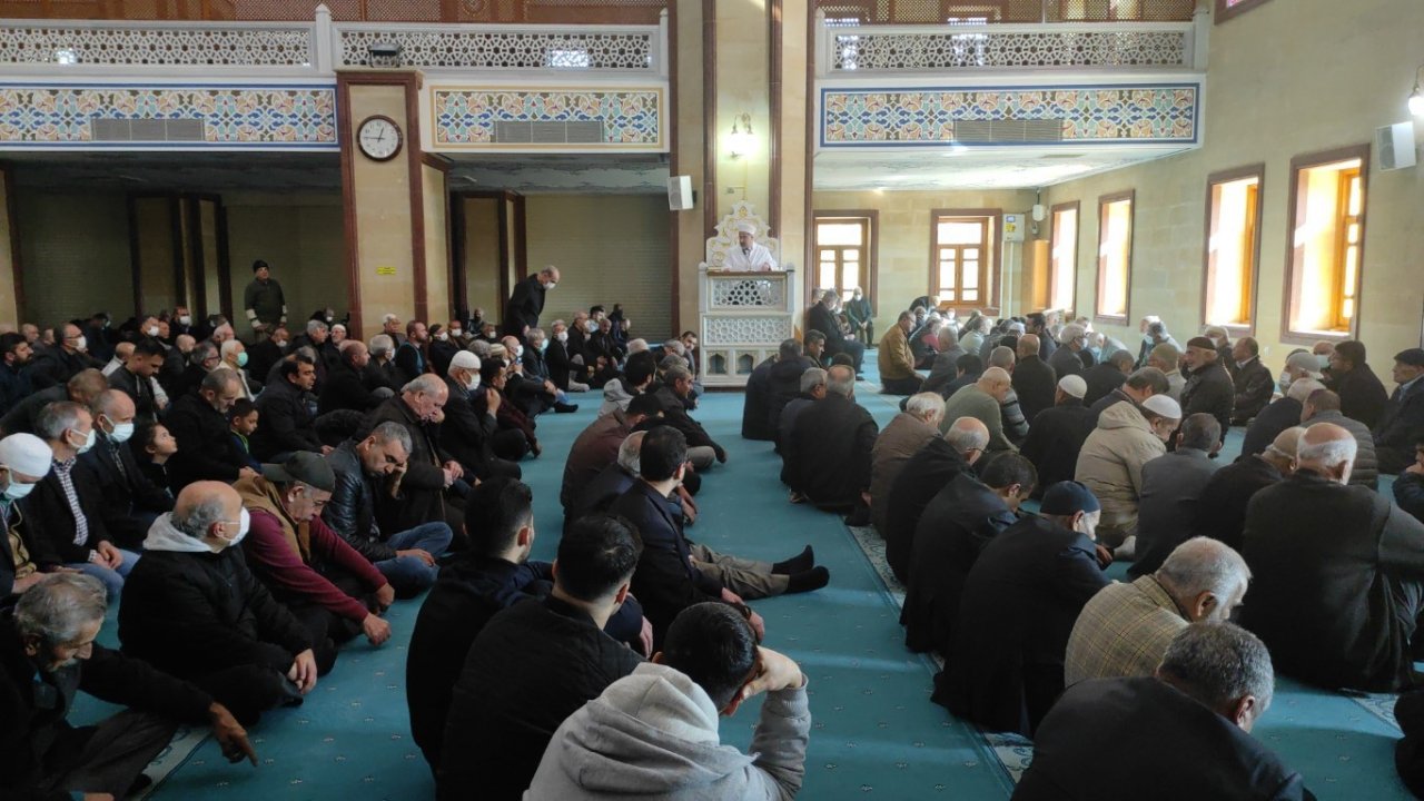 Adana’da eller semaya açıldı, yağmur için dua edildi