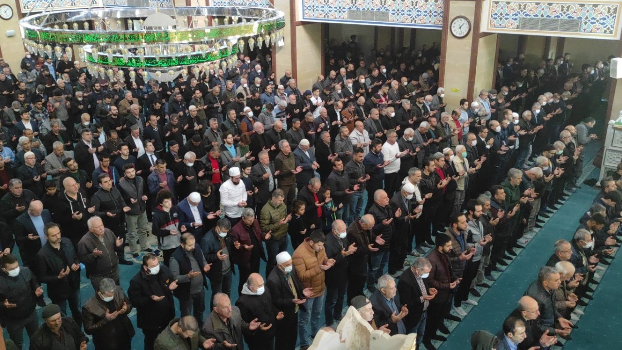 Adana’da eller semaya açıldı, yağmur için dua edildi