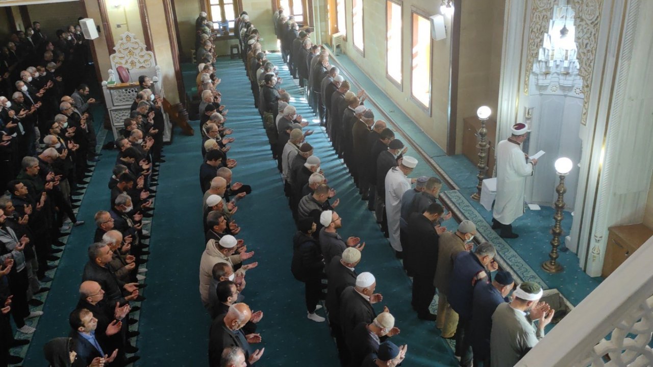 Adana’da eller semaya açıldı, yağmur için dua edildi