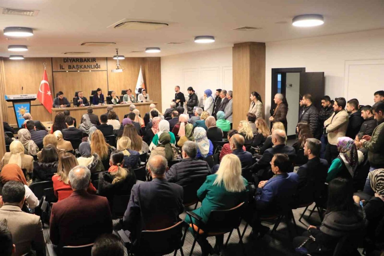 Çiğdem Karaaslan’dan Diyarbakır’a çıkarma