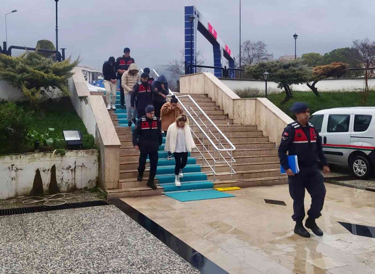 Bilişim dolandırıcıları tutuklandı