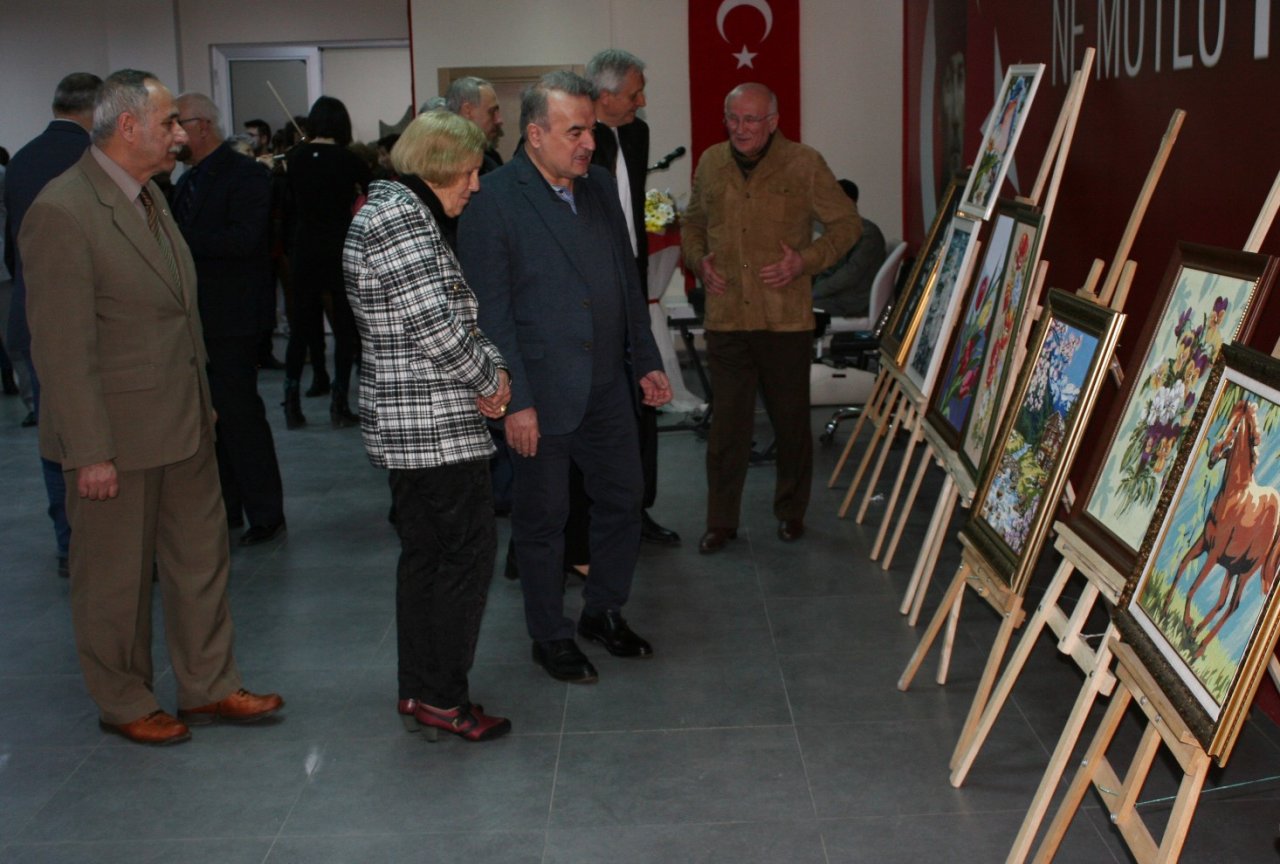 Bozüyük’te renkli kum tablosu resim sergisi açıldı