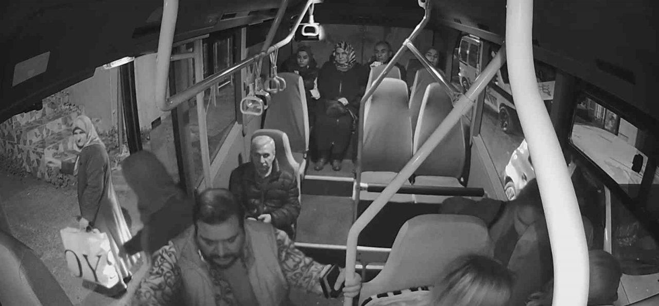 Yolcu rahatsızlandı, otobüsü acile böyle çekti