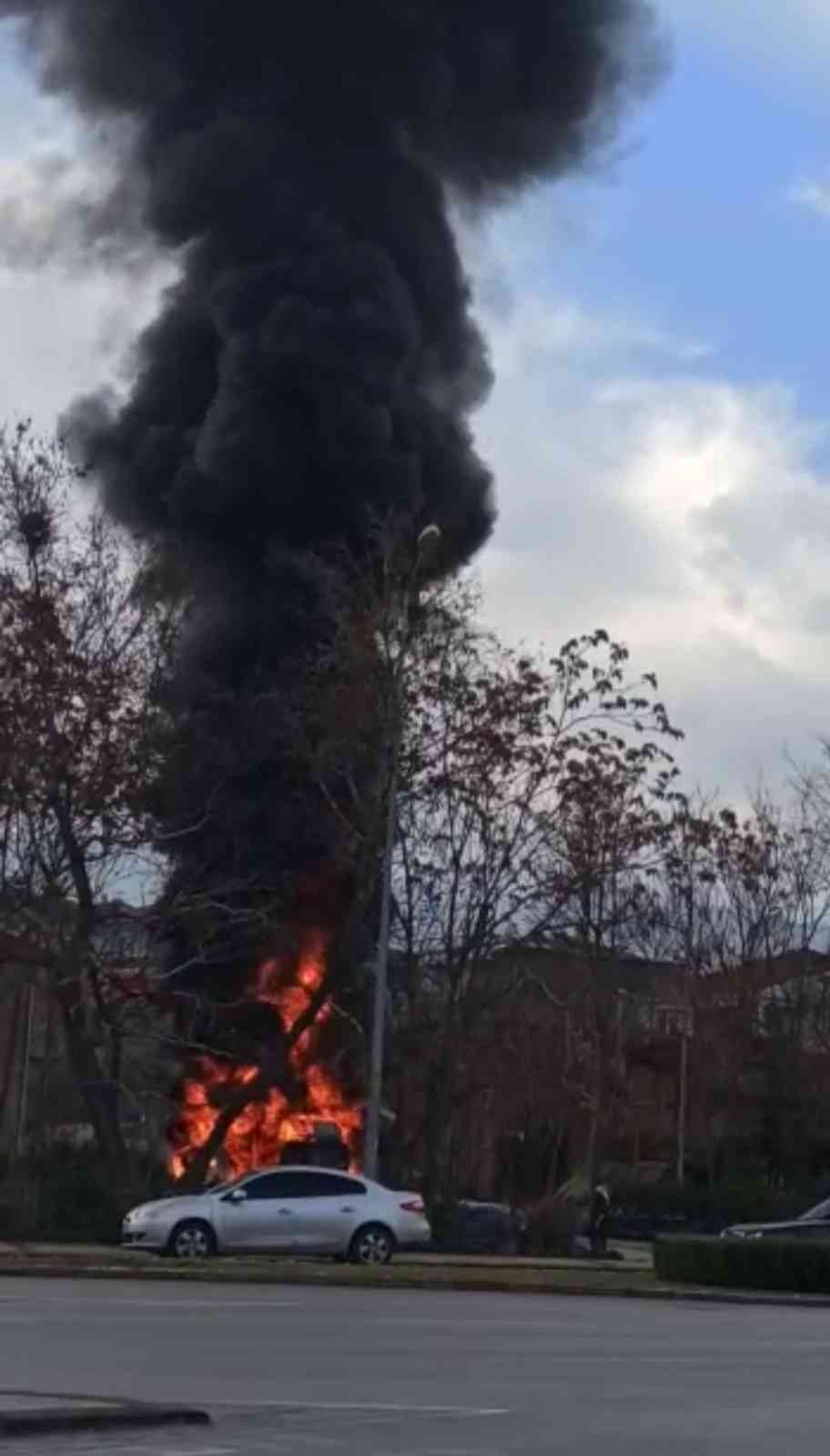 Çiçekçide çıkan yangın korkuttu