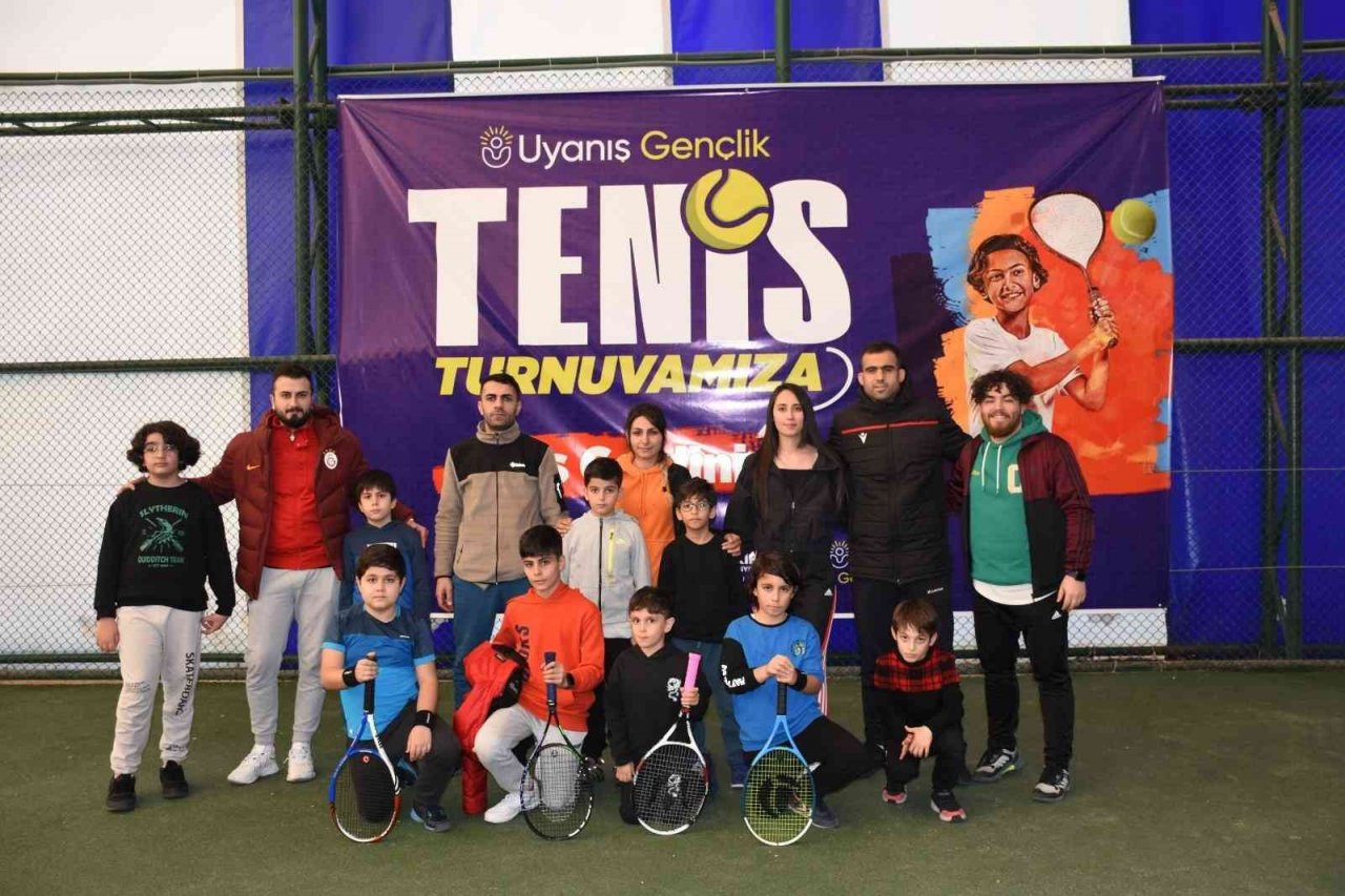 ’Uyanış Gençlik’ tenis turnuvası başladı