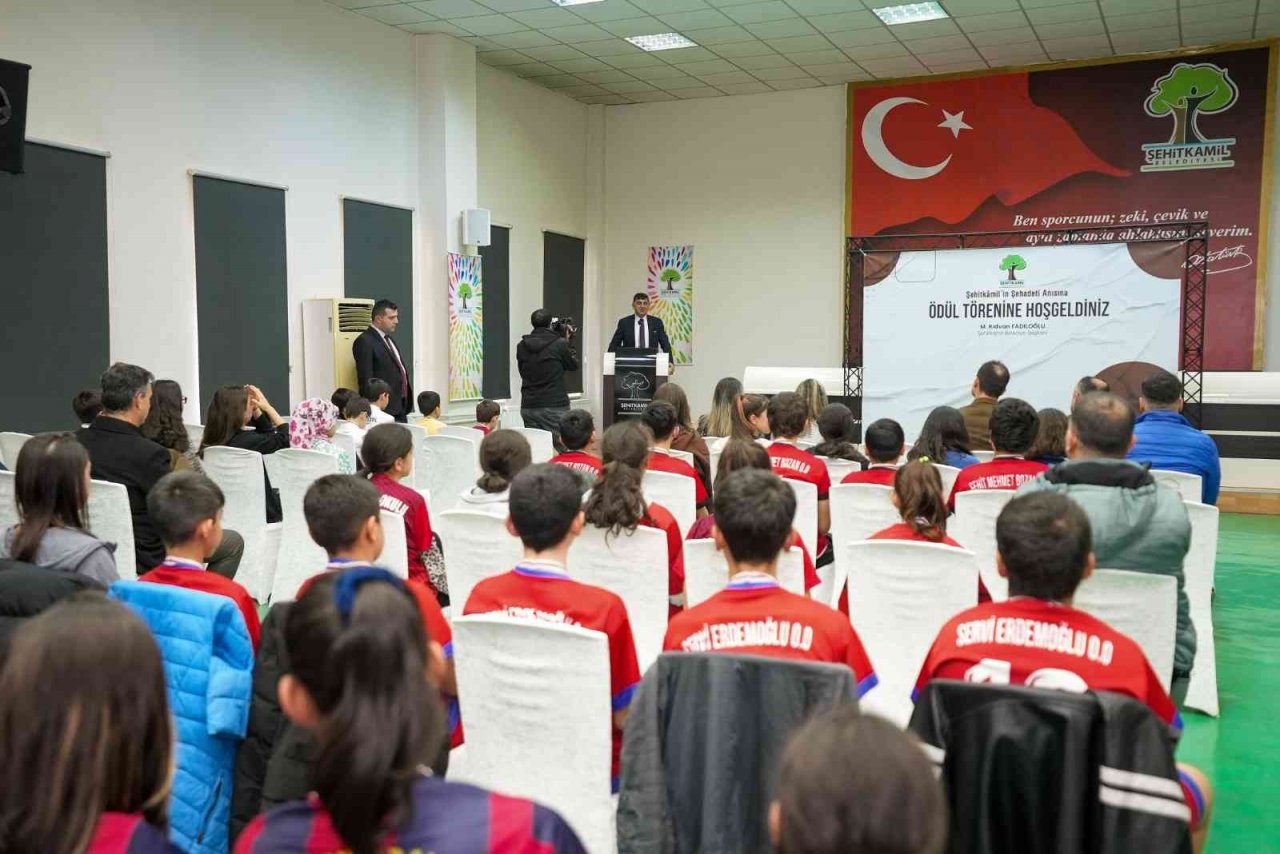 Gençler, genç kahraman Mehmet Kamil’i andılar