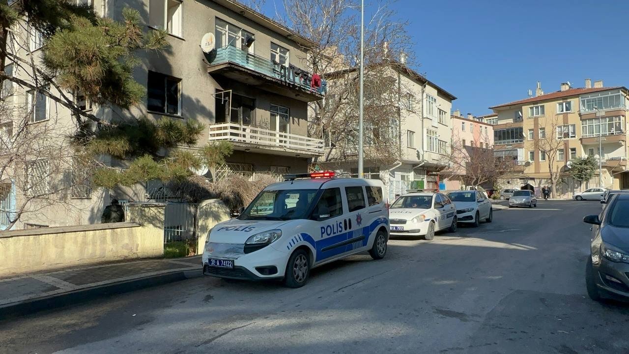 İkamette Çıkan Yangında 1 Kişi Hastaneye Kaldırıldı