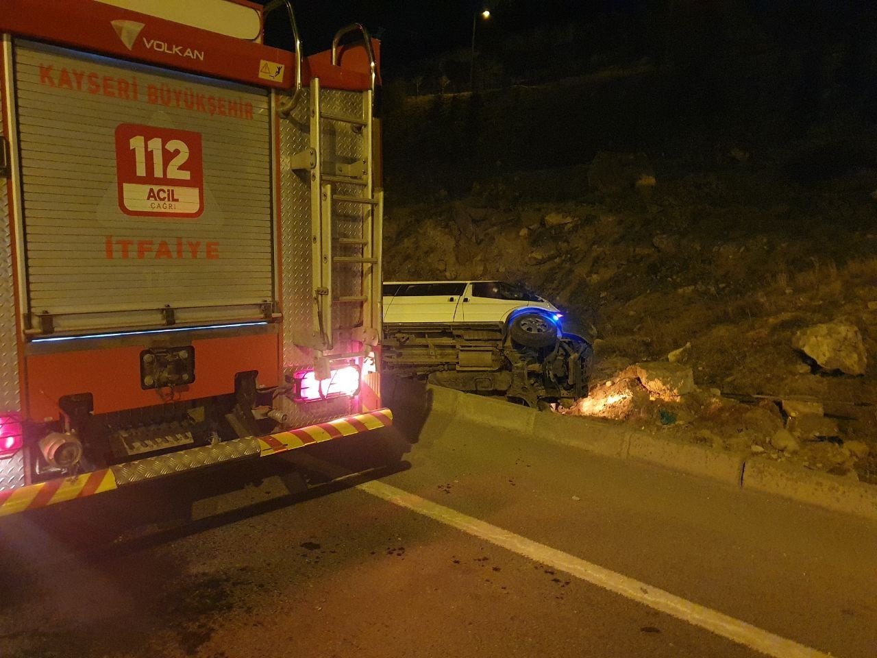 Yoldan çıkan minibüs devrildi: 1 ağır yaralı