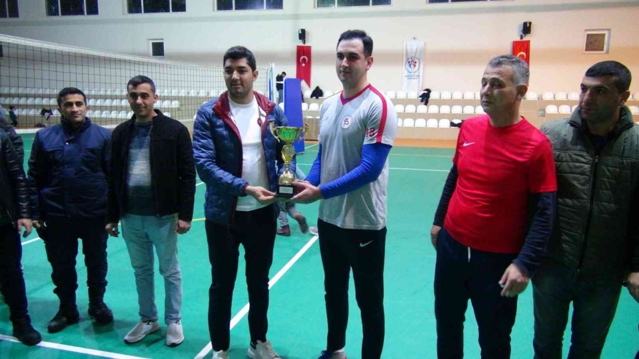 Doğanşehir’de voleybol turnuvasında kupalar sahiplerini buldu