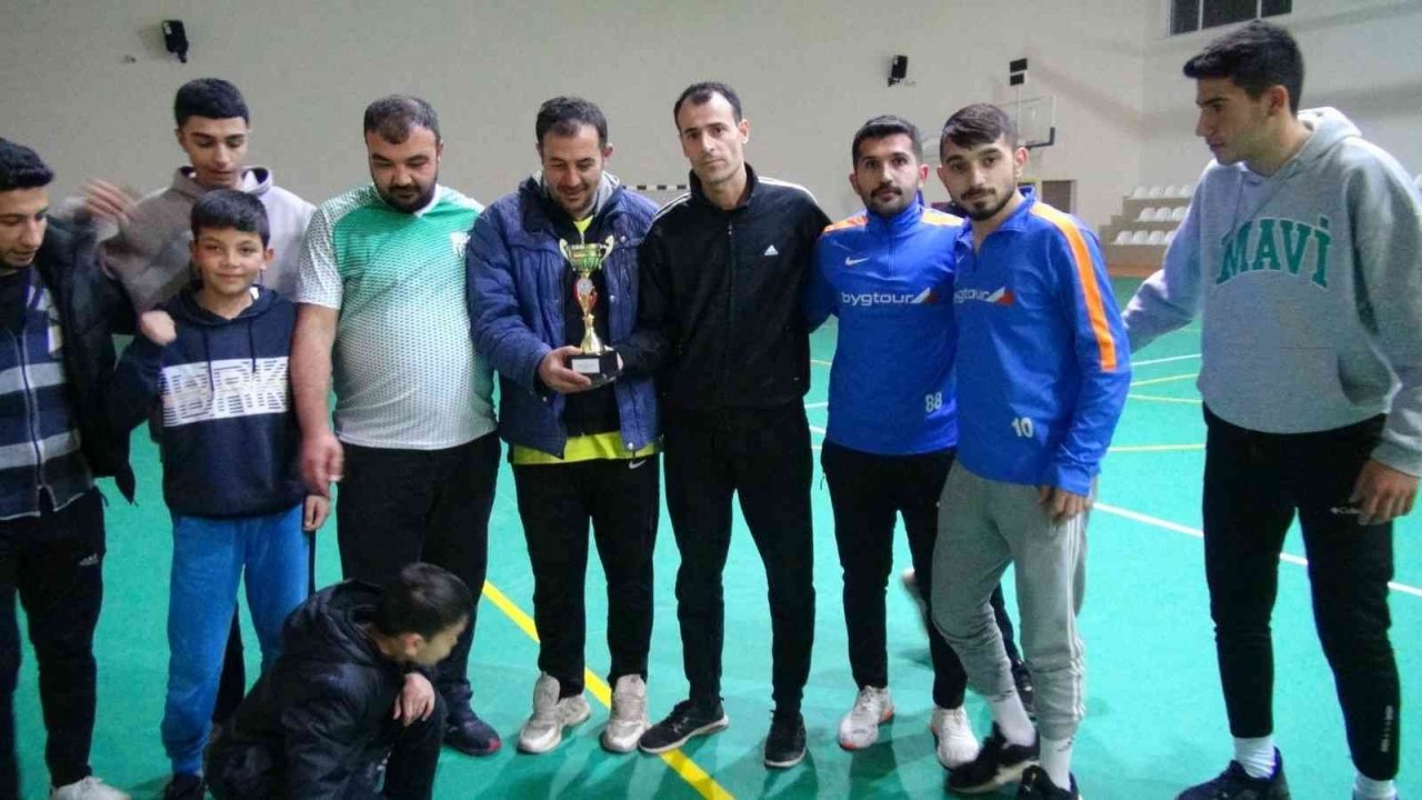 Doğanşehir’de voleybol turnuvasında kupalar sahiplerini buldu