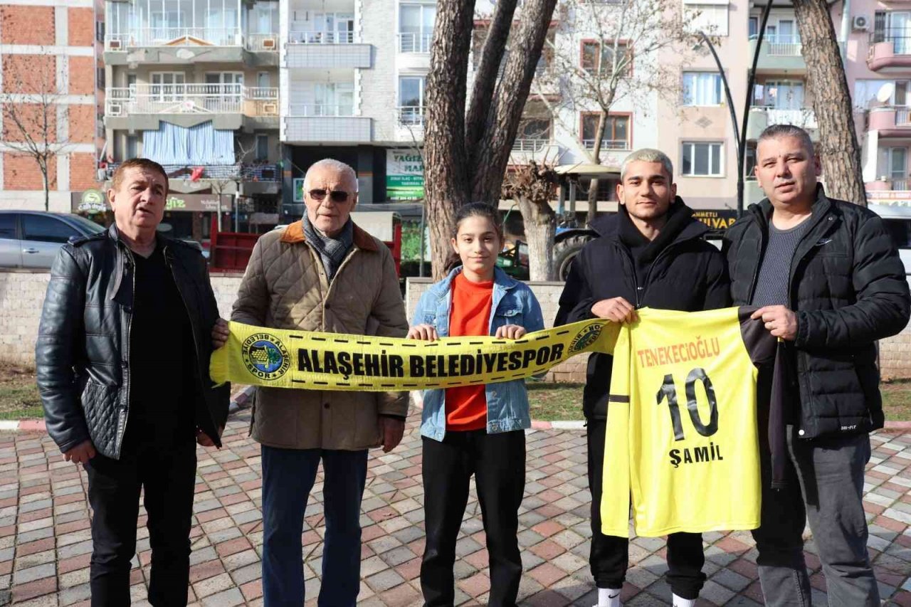 Genç futbolcunun forma isteği karşılıksız kalmadı