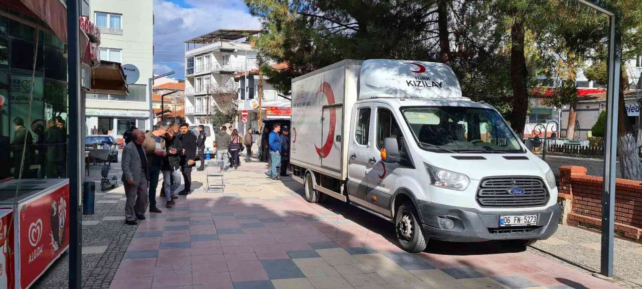 Gördesli vatandaşlar kan bağışına destek verdi