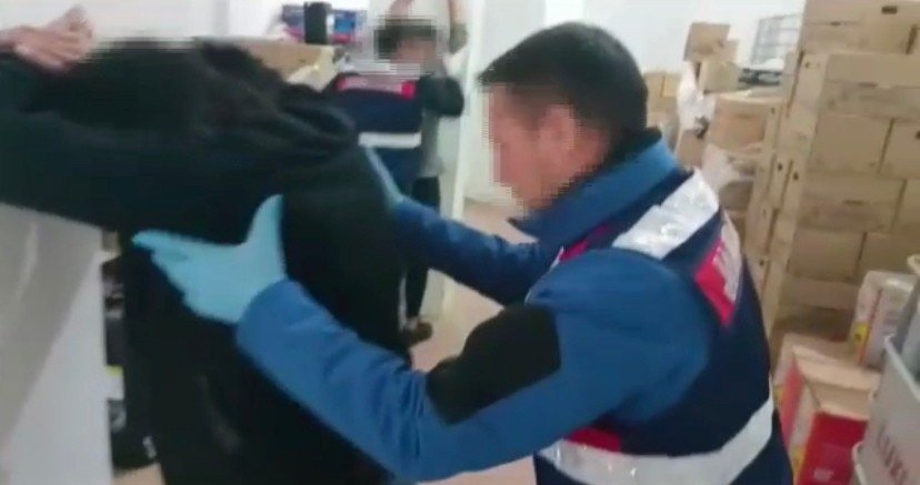 Jandarma’dan kaçak motor yağı operasyonu: 70 bin litre ele geçirildi