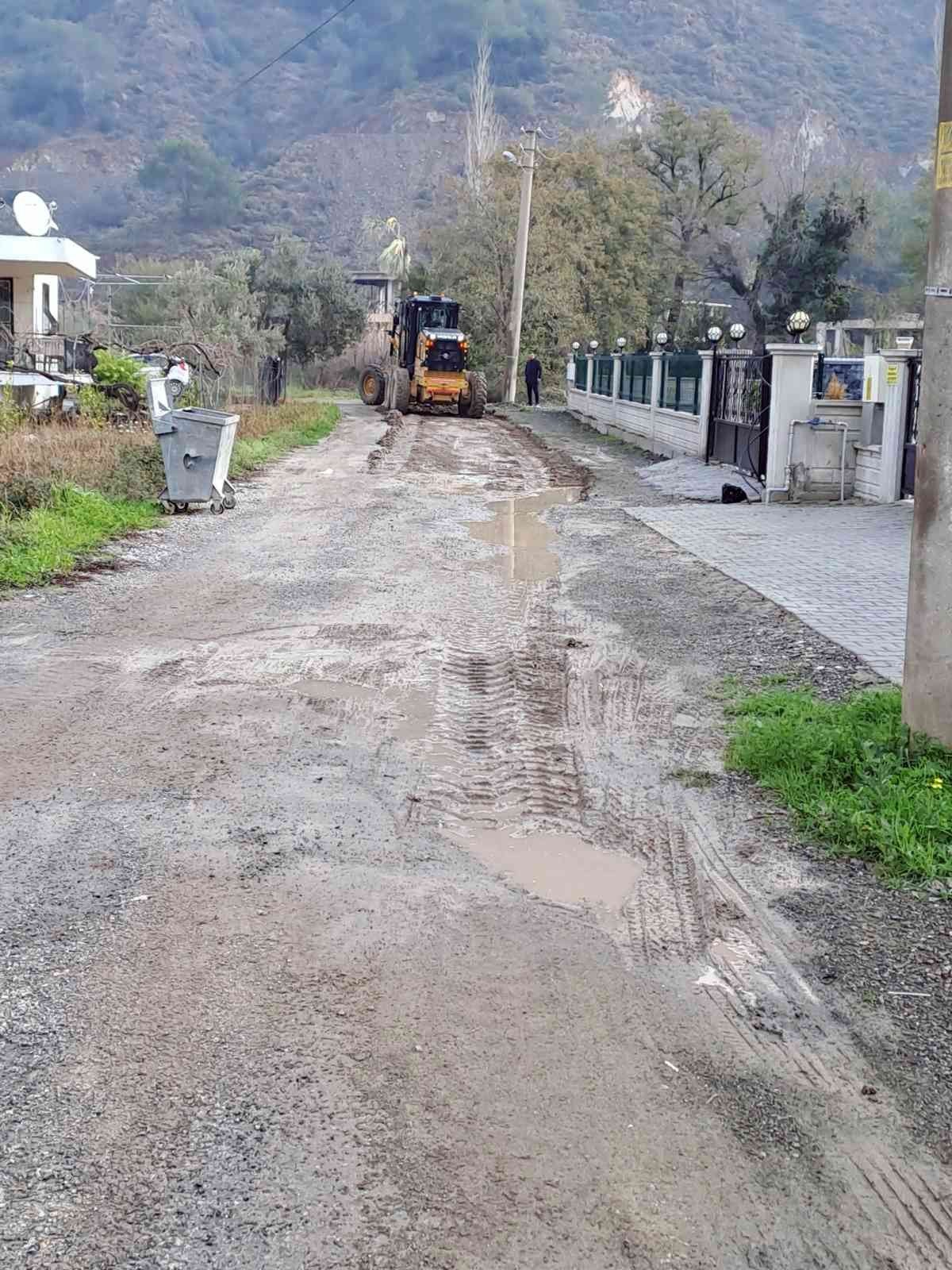 Ortaca’da yol seferberliği
