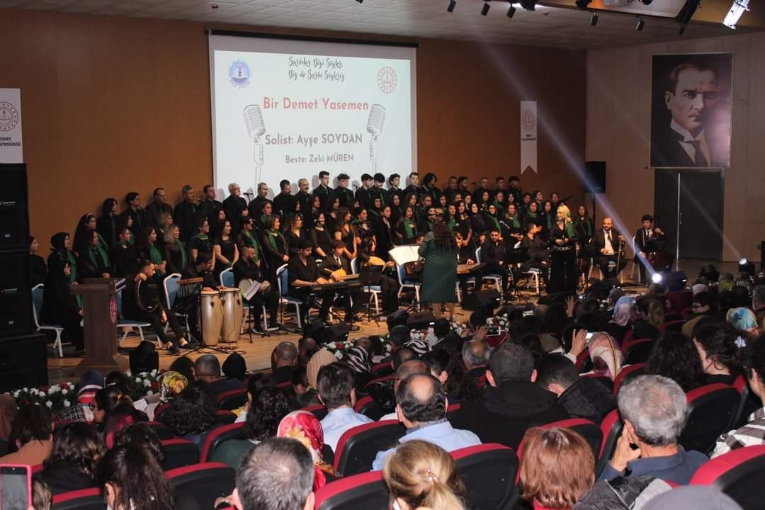 Osmaniye Halk Eğitim Merkezi TSM korosundan konser