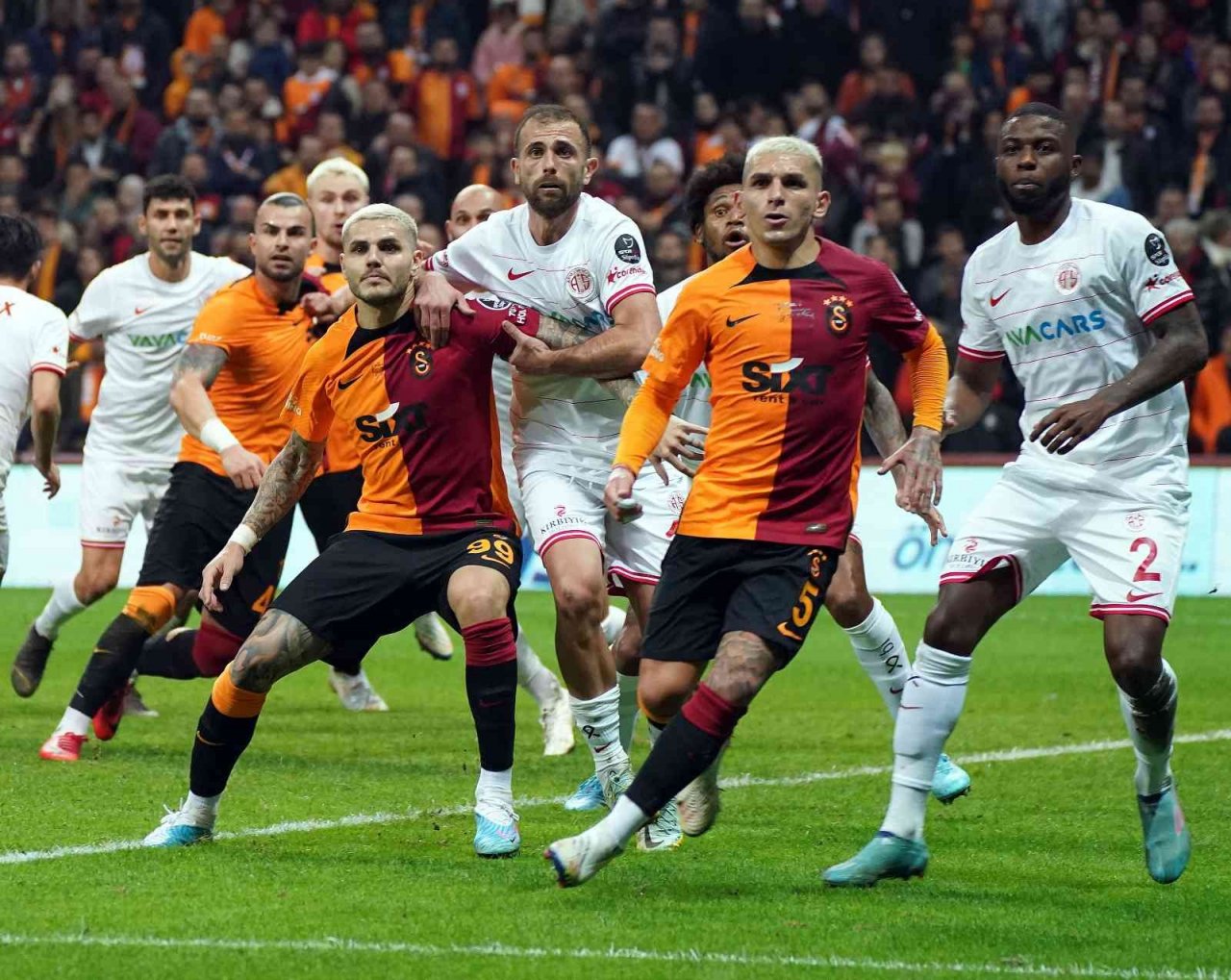 Spor Toto Süper Lig: Galatasaray: 0 - Antalyaspor: 0 (İlk yarı)