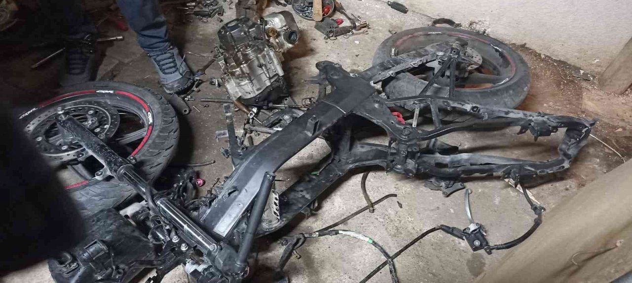 Sultanbeyli’de park halindeki aracı kundaklayan şahıs tutuklandı