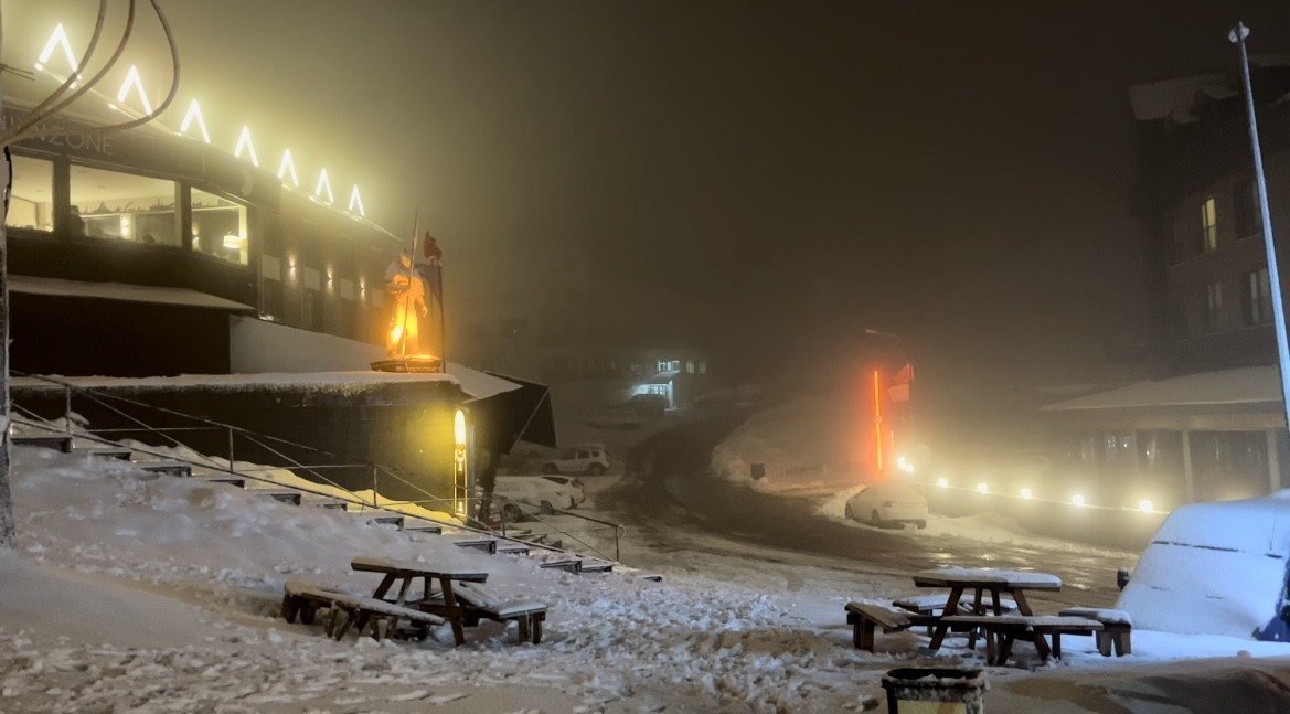 Kar kalınlığı 16 santimetreyi geçti, vatandaşlar Uludağ’a akın etti