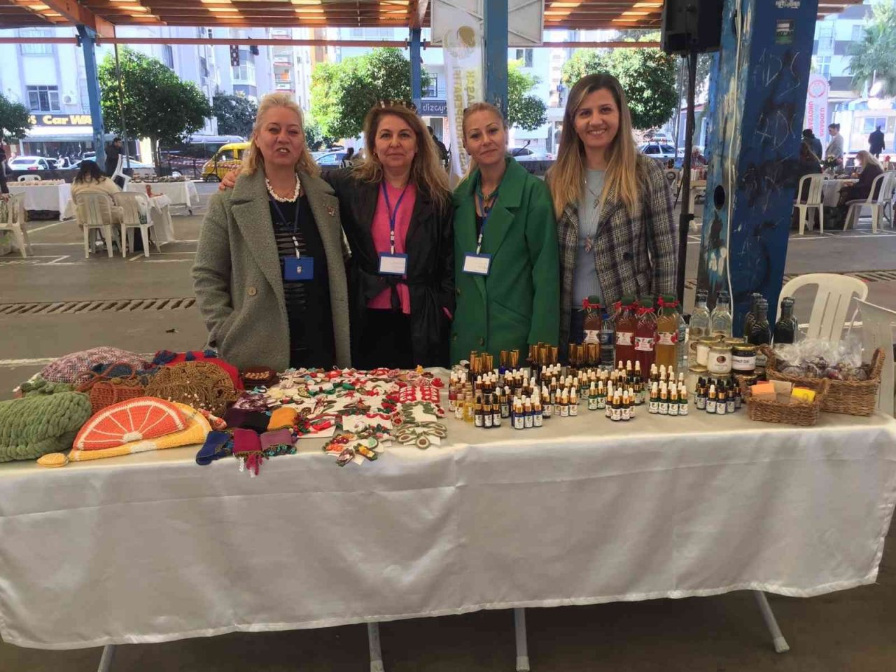 Kadınlar güç birliği yapıp ev ekonomisine katkı sağlıyor