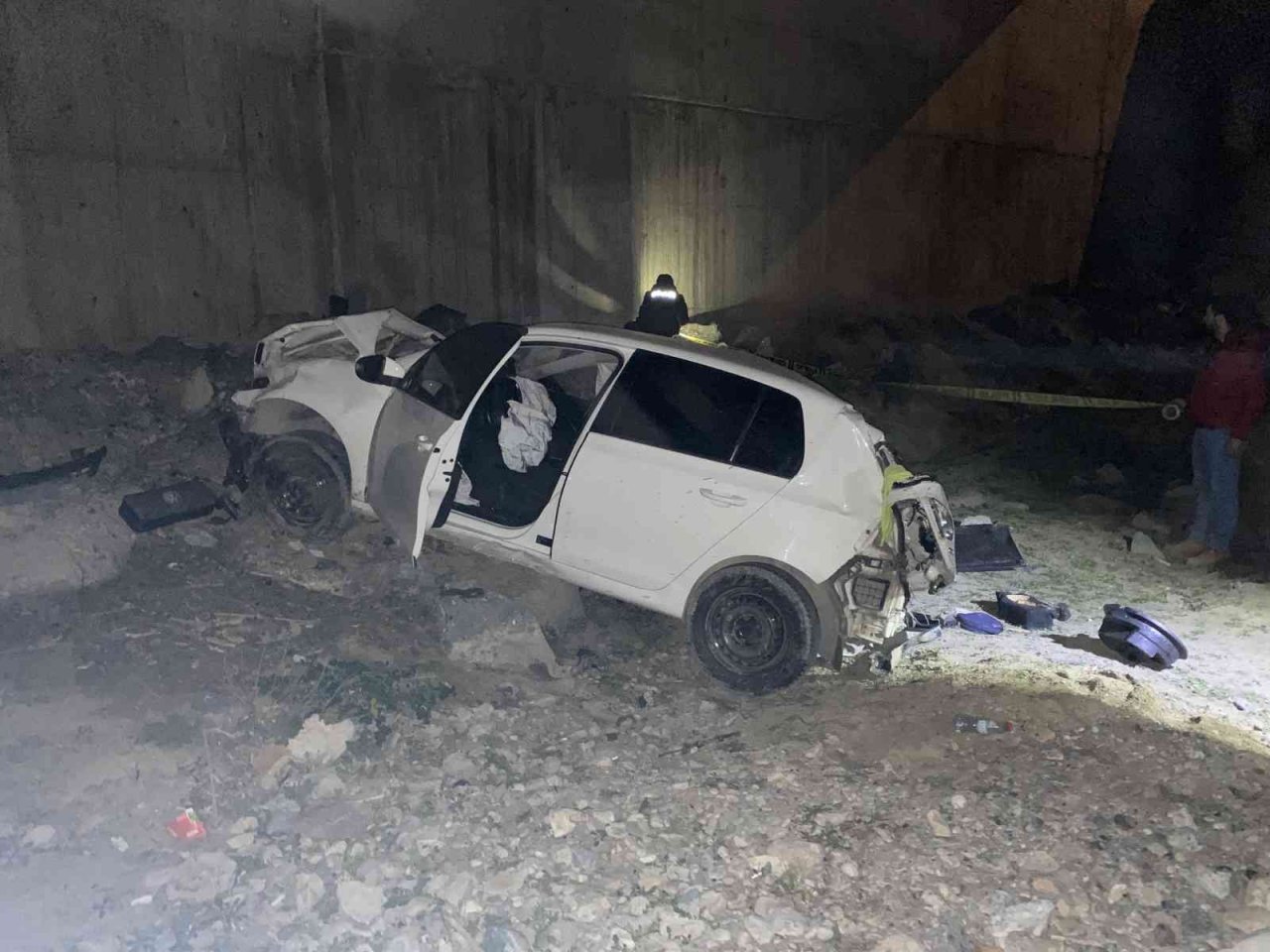 Adana’da kontrolden çıkan otomobil Çakıt Çayı’na uçtu: 1 ölü, 2 yaralı