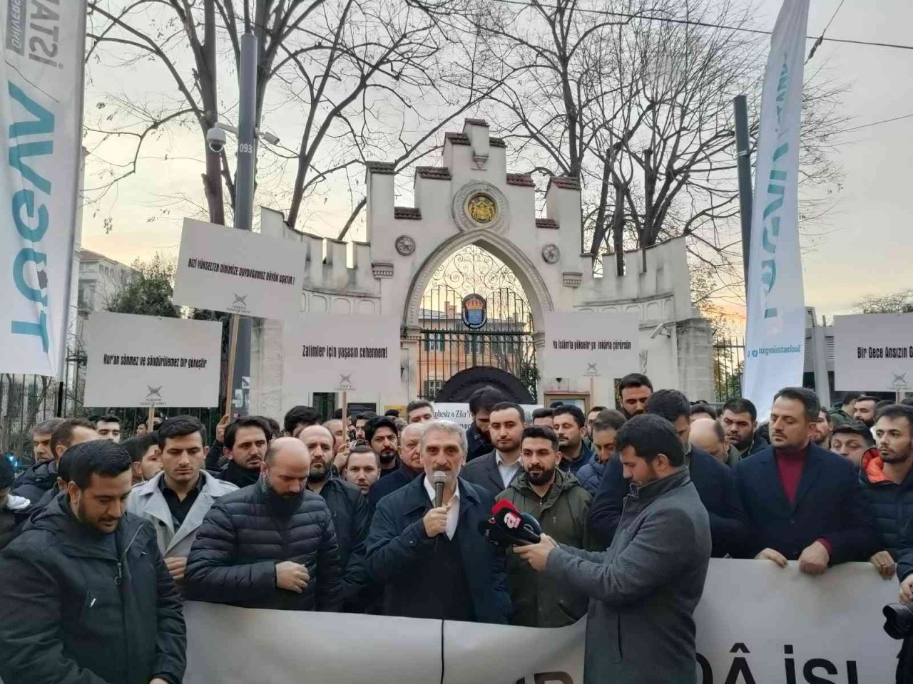 TÜGVA Gençlik Kollarından İsveç Konsolosluğu önünde eylem