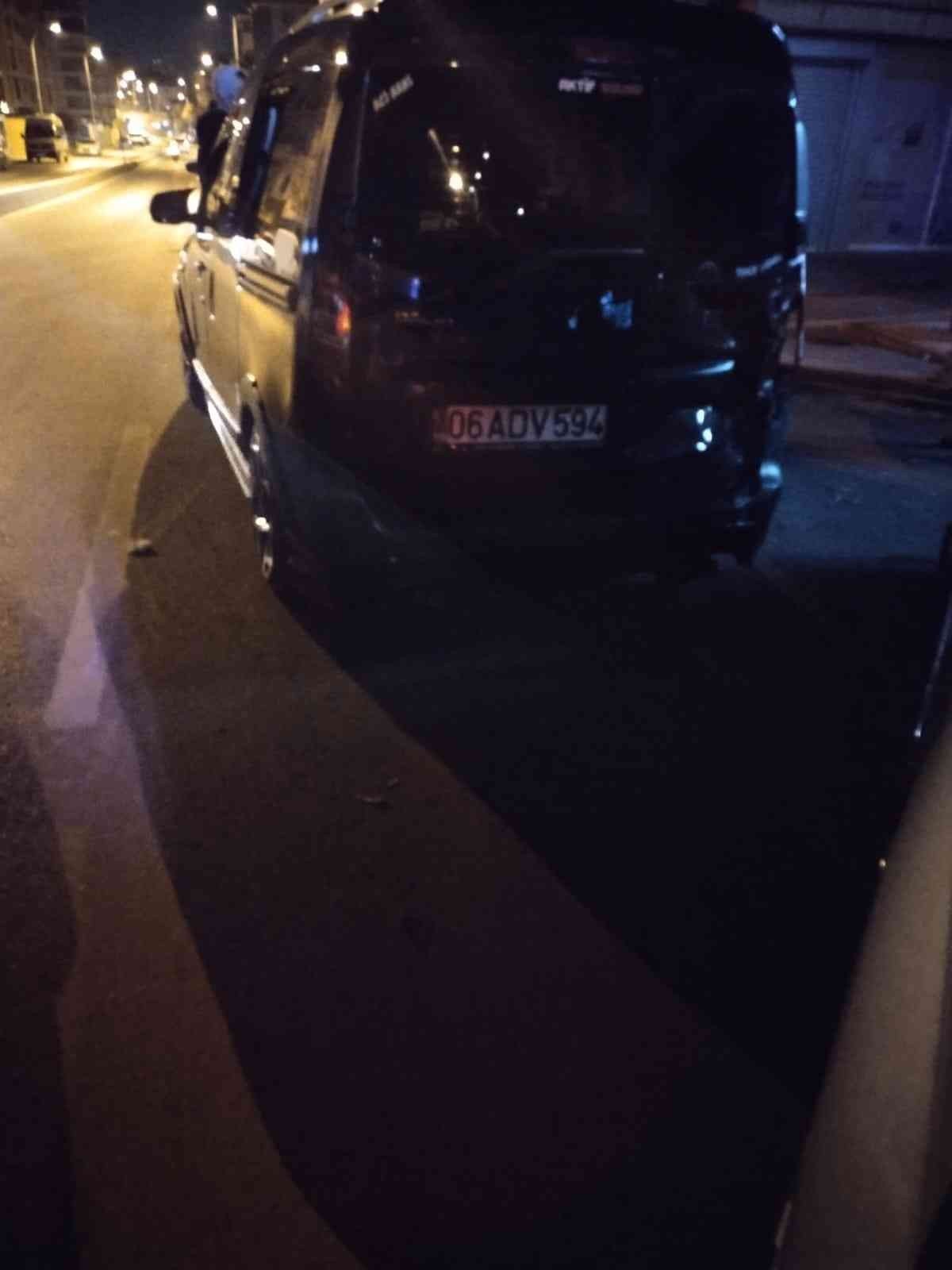 Alkollü sürücü park halindeki 3 araca çarptı