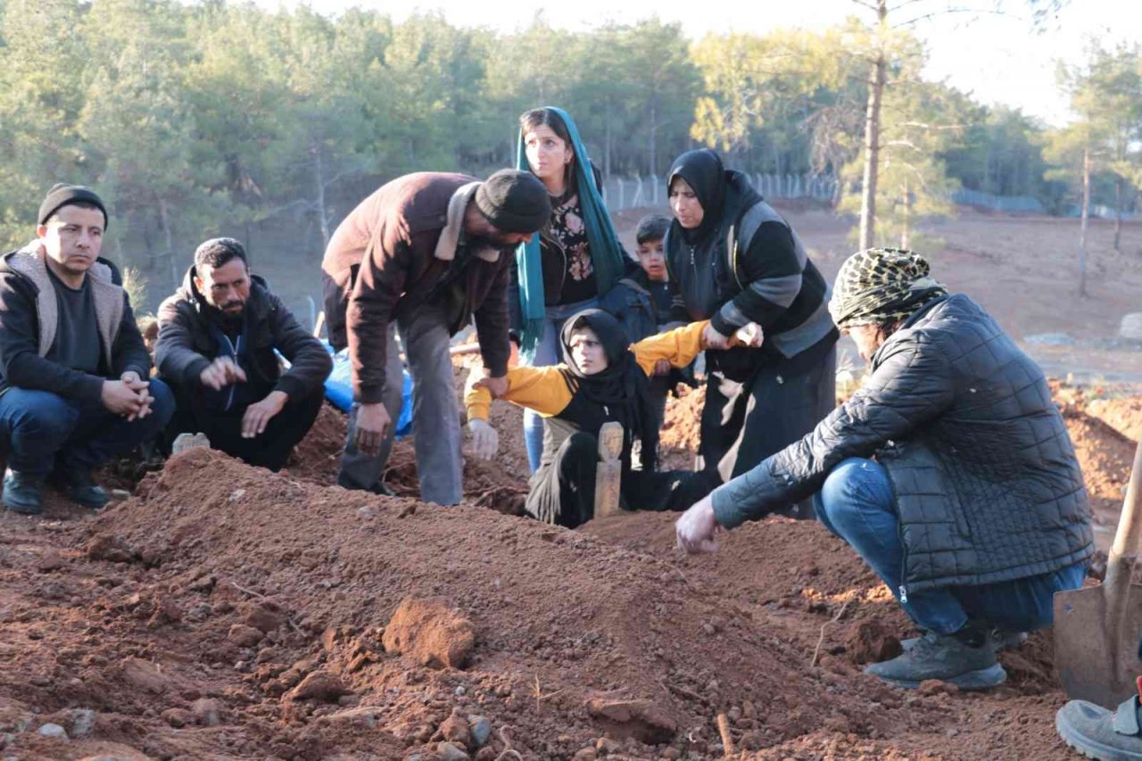 Önce eşini şimdi de 3 çocuğunu kaybeden annenin ağıtları yürek dağladı