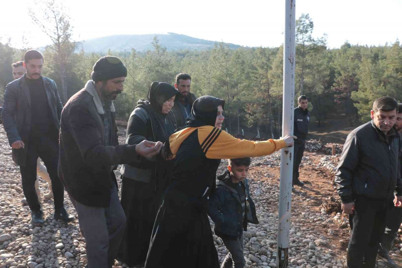 Önce eşini şimdi de 3 çocuğunu kaybeden annenin ağıtları yürek dağladı