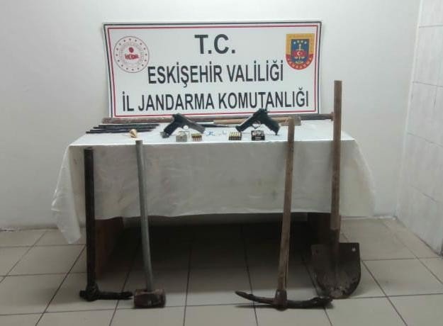 Kaçak kazı yapan 4 şüpheliye jandarmadan suçüstü