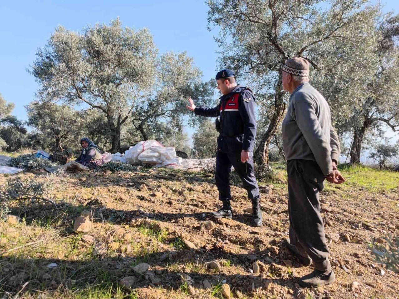 Aydın’da jandarma ekipleri vatandaşları çeşitli konularda bilgilendirdi