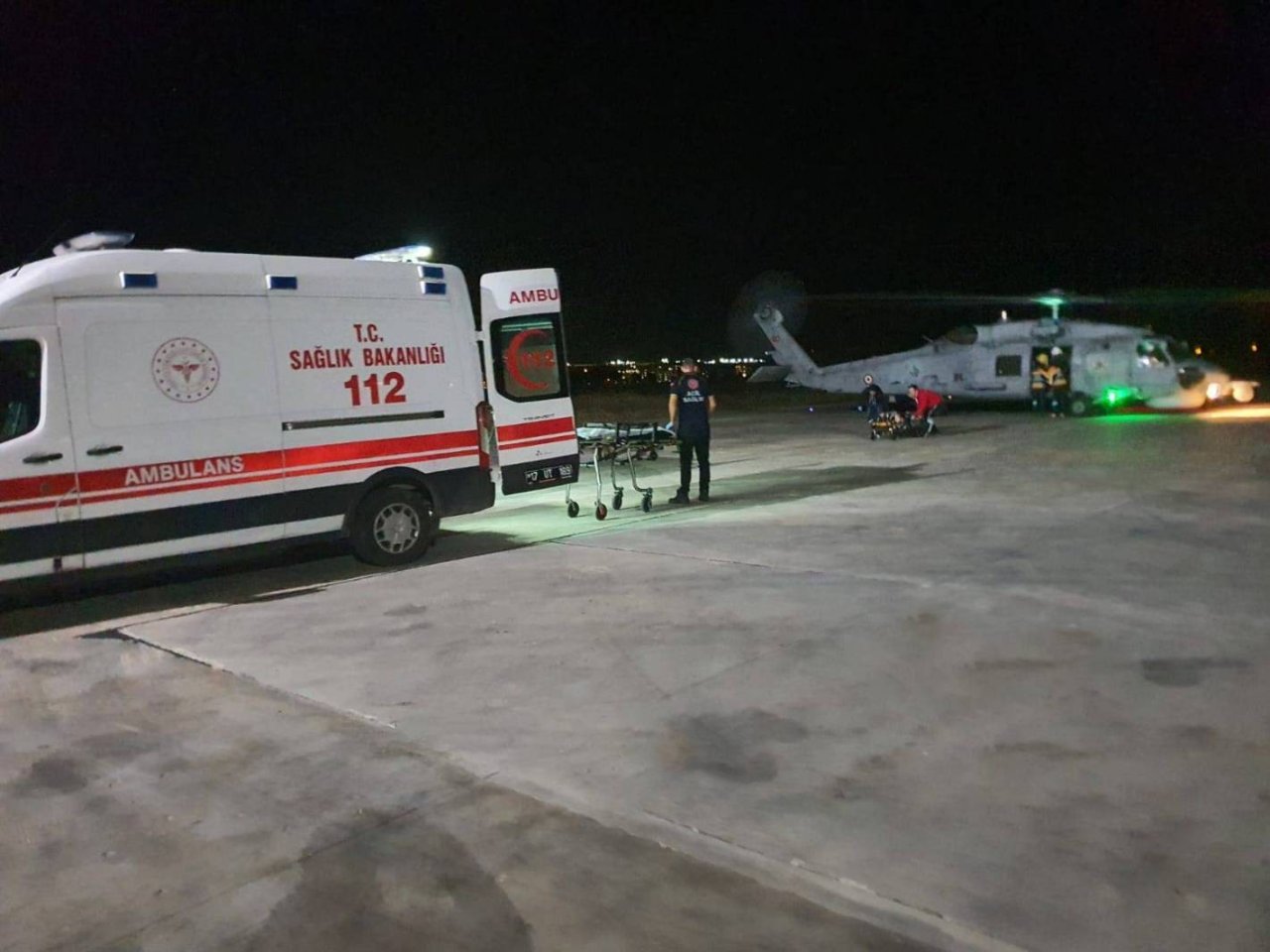 Gökçeada’da 2 hasta askeri helikopterle tahliye edildi