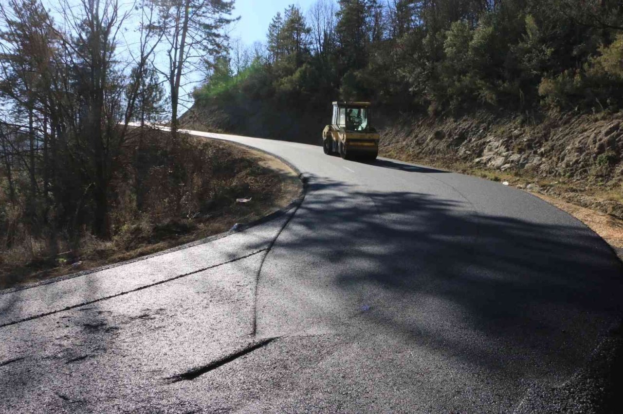 Köy yolları kışa hazırlanıyor