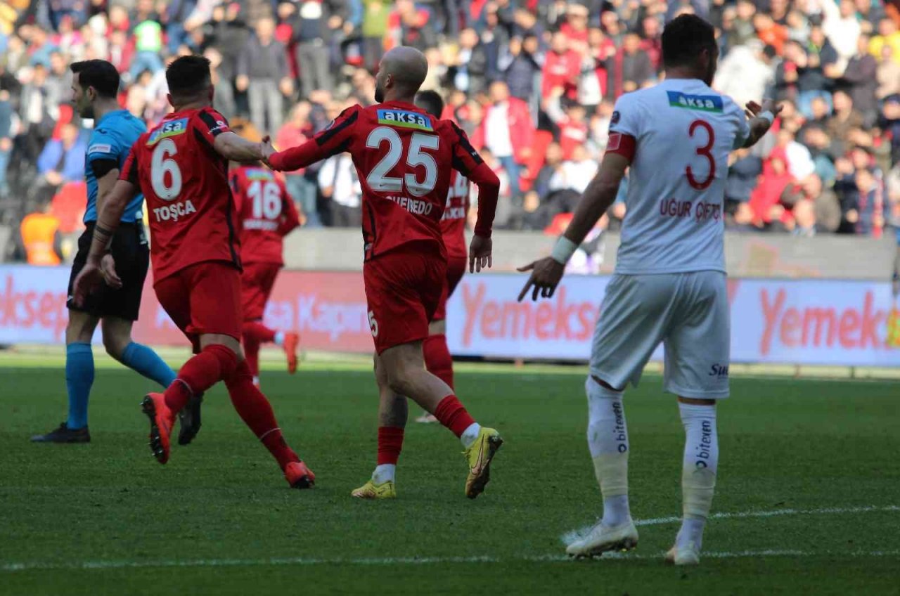 Spor Toto Süper Lig: Gaziantep FK: 1 - DG Sivasspor: 2 (Maç sonucu)