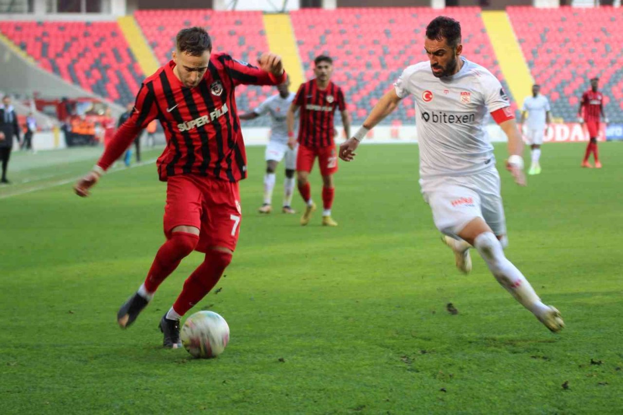 Spor Toto Süper Lig: Gaziantep FK: 1 - DG Sivasspor: 2 (Maç sonucu)