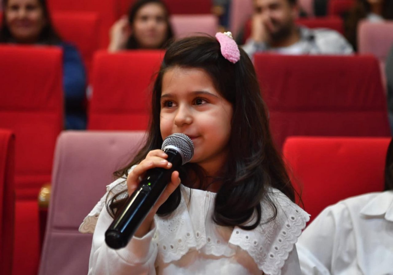 Öğrenciler karnelerini alıp Başkan Çetin’e getirdi