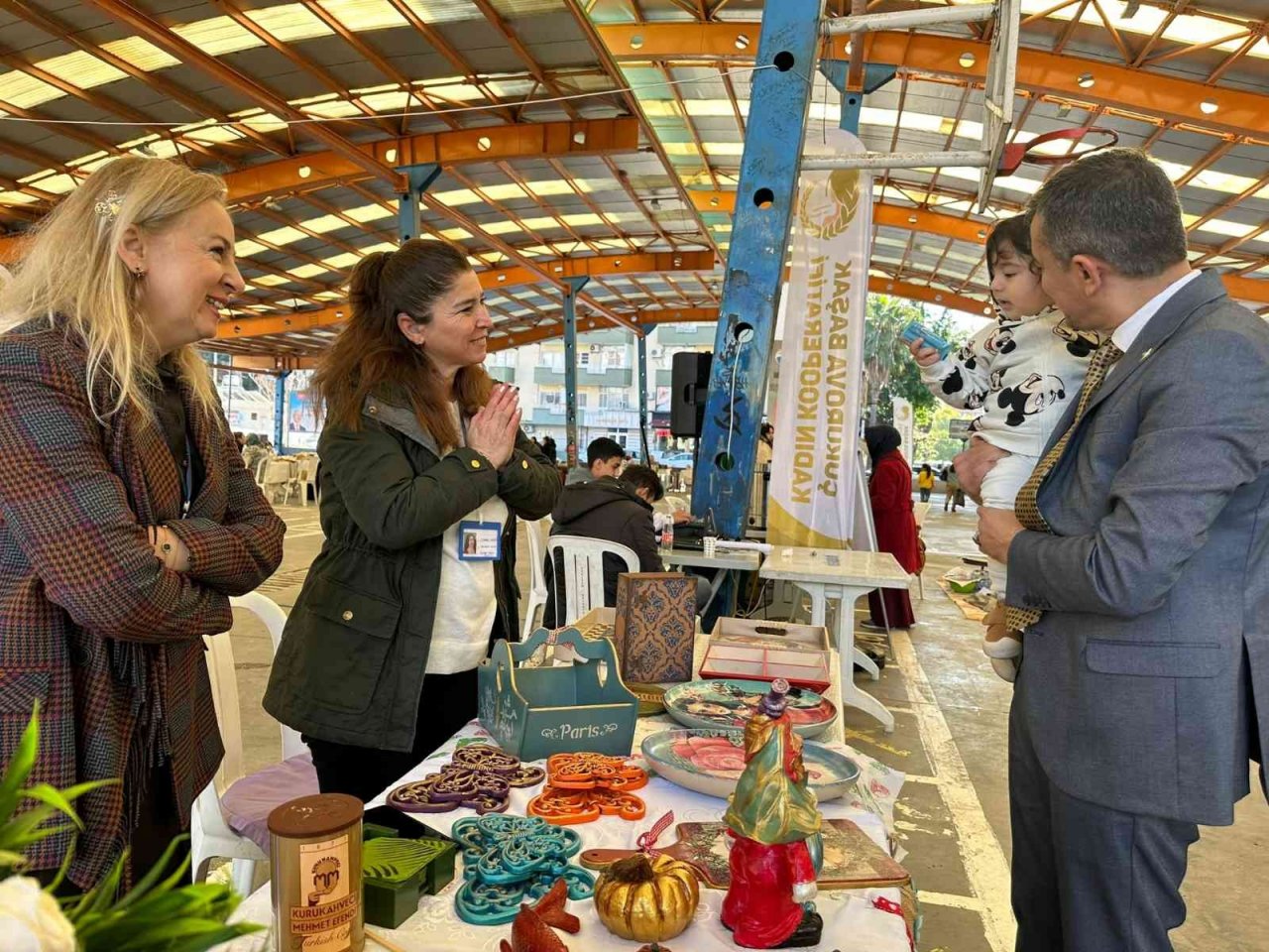 Kadınlar güç birliği yapıp ev ekonomisine katkı sağlıyor