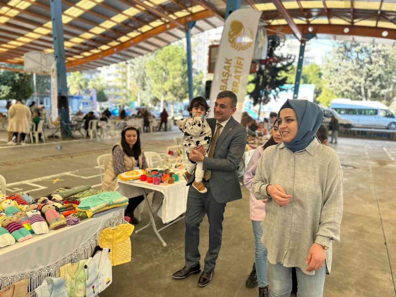 Kadınlar güç birliği yapıp ev ekonomisine katkı sağlıyor