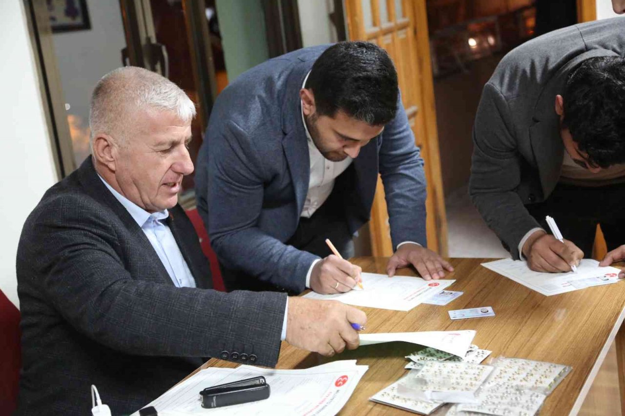 Mersin’de 150 genç MHP’ye katıldı
