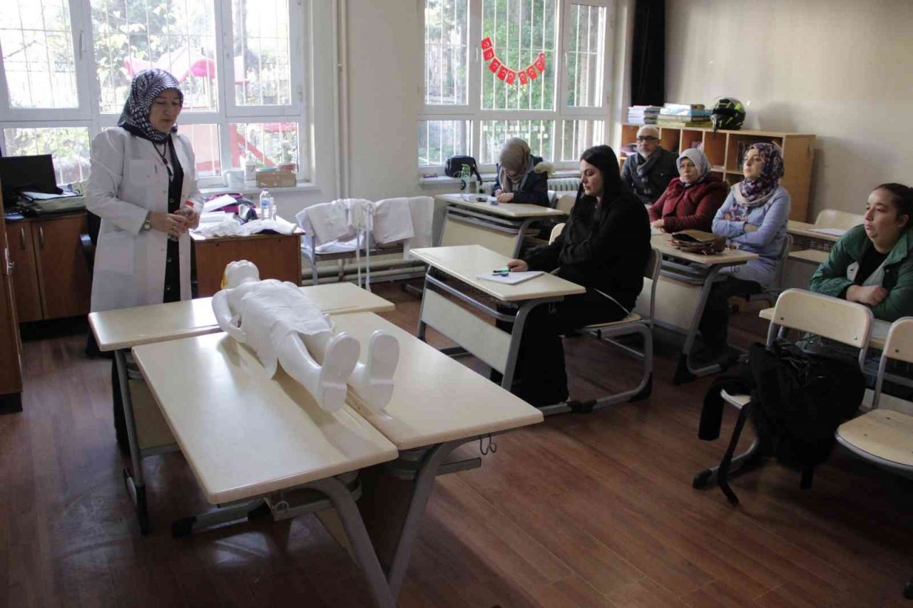 Kimi korkusunu yenmek için, kimi meslek sahibi olmak için geliyor