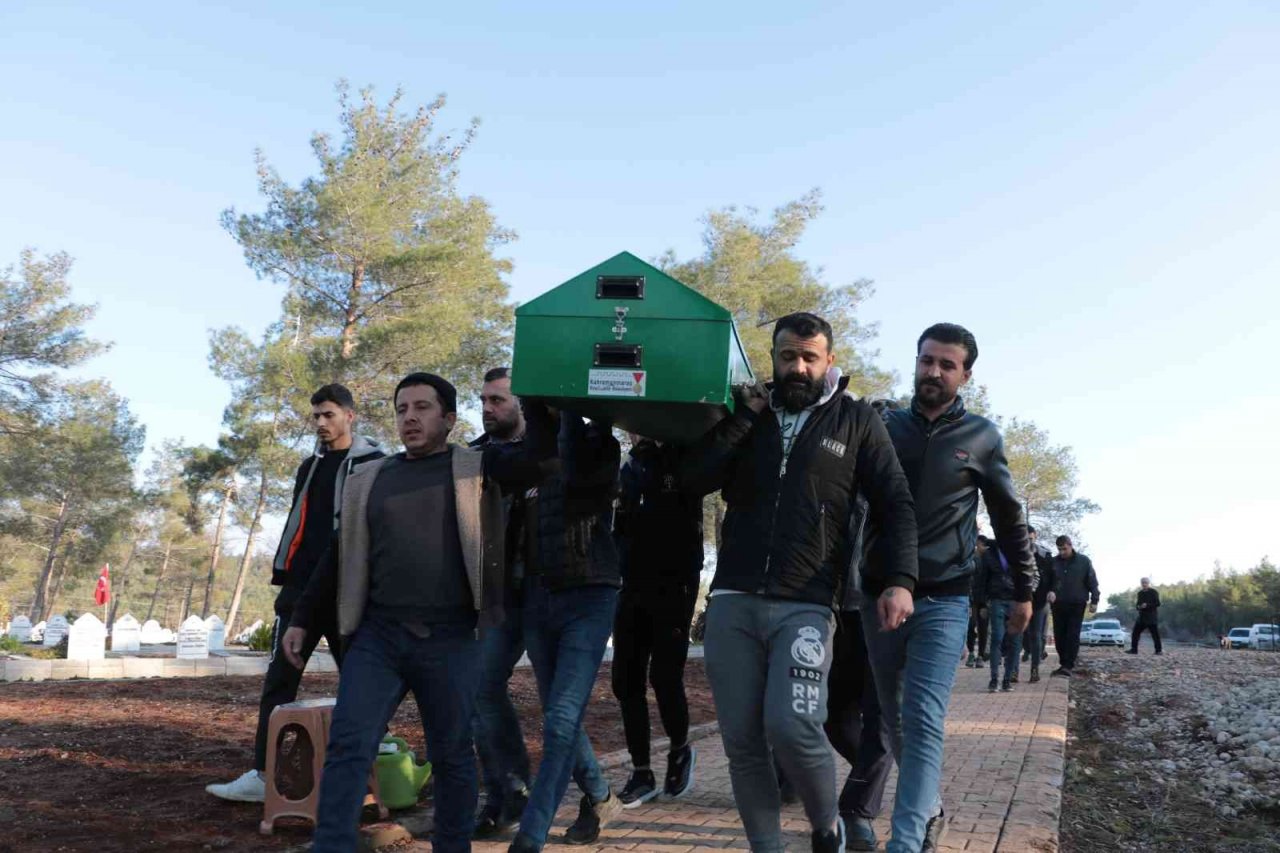 Önce eşini şimdi de 3 çocuğunu kaybeden annenin ağıtları yürek dağladı