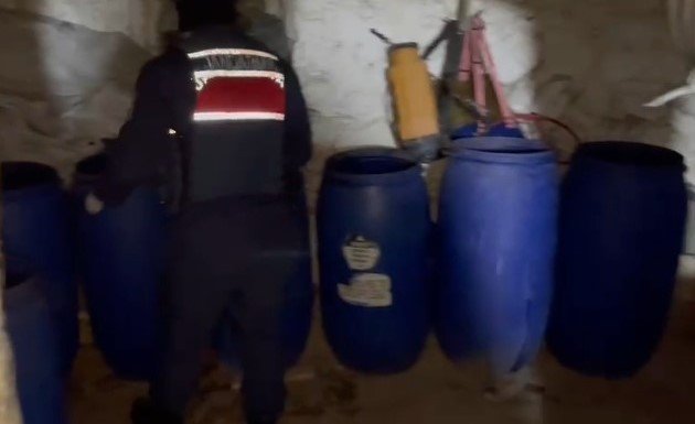 Jandarmadan sahte içki imalathanesine şafak baskını